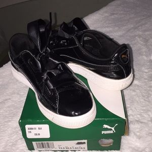 Black and Ribbon Puma Girls Sneakers